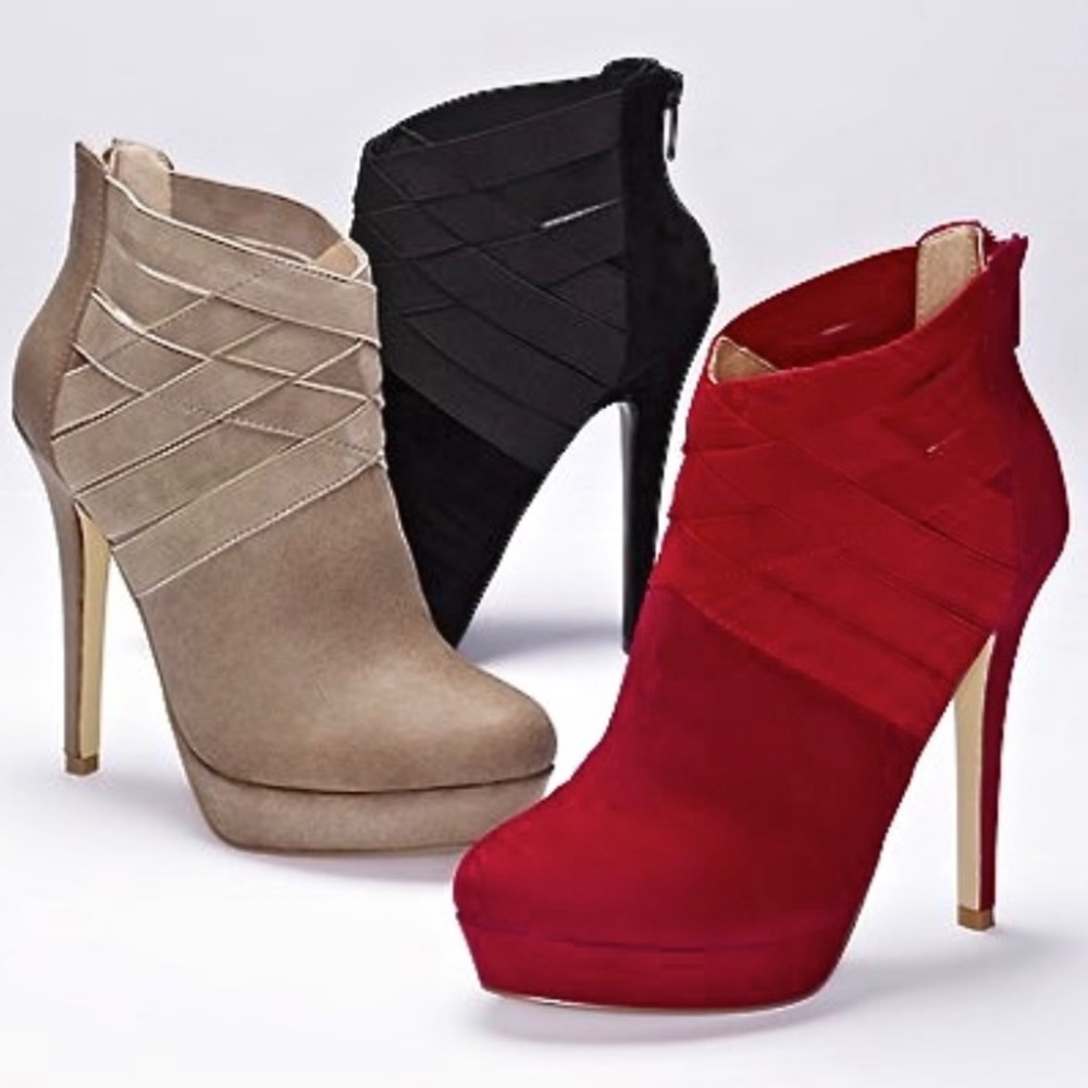 ♥️ VICTORIA’S SECRET  COLIN STUART  RED ANKLE BOOTS ♥️ NEW —   SIZE 9